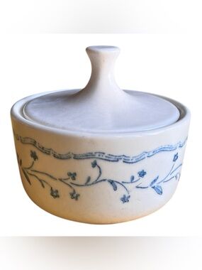 Vintage Americana Country Charm Bowl w/Lid by Royal USA